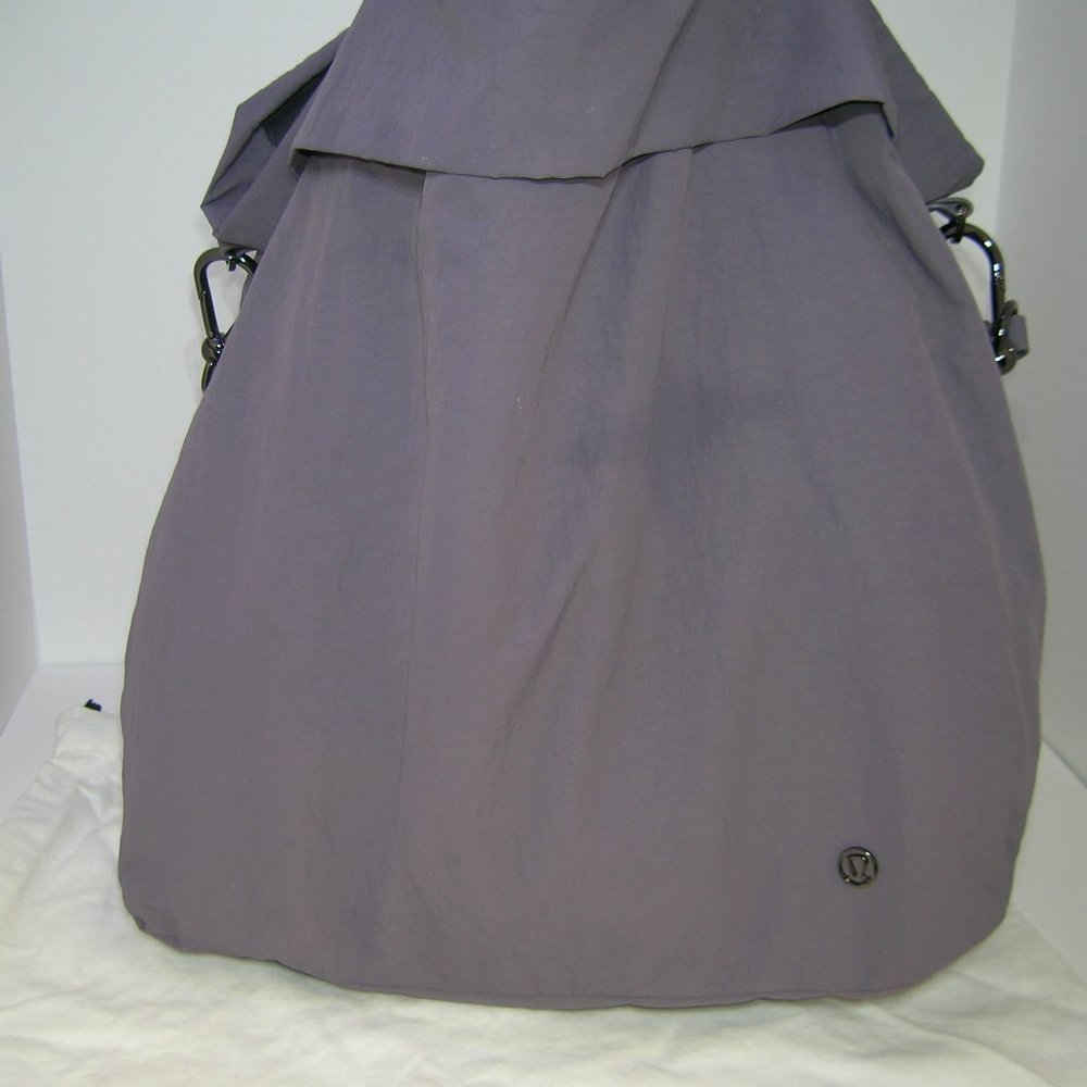 Lululemon gym workout bag large tote purple duffle